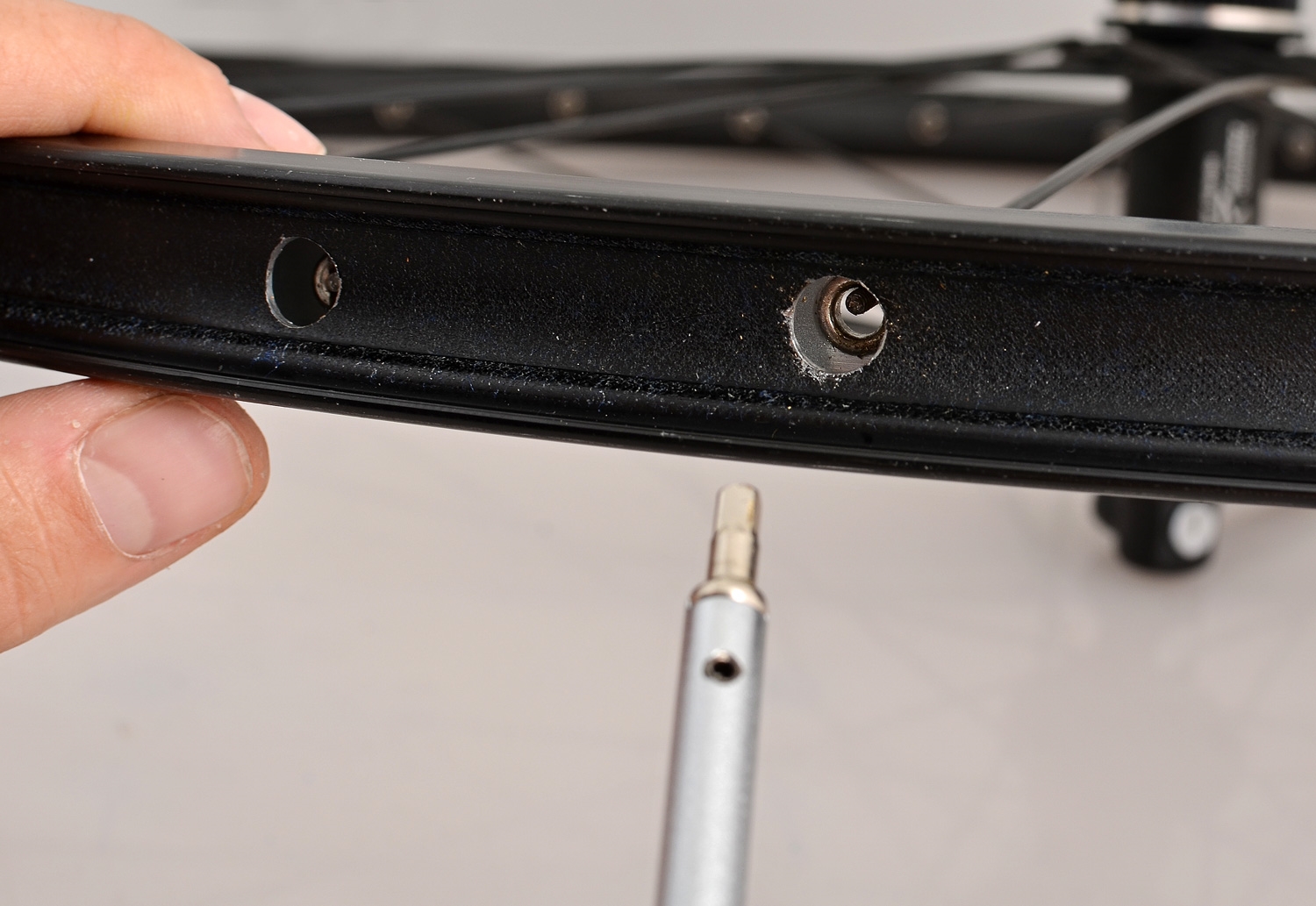 Držák UNIOR s pružinou na niple pro vyplétání - Obrázek 2